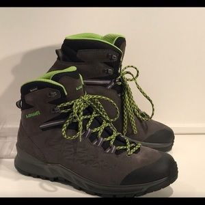 New LOWA Explorer GTX Hiking/Trekking Suede Boot (10)